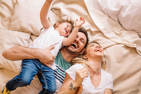 Familie im Bett