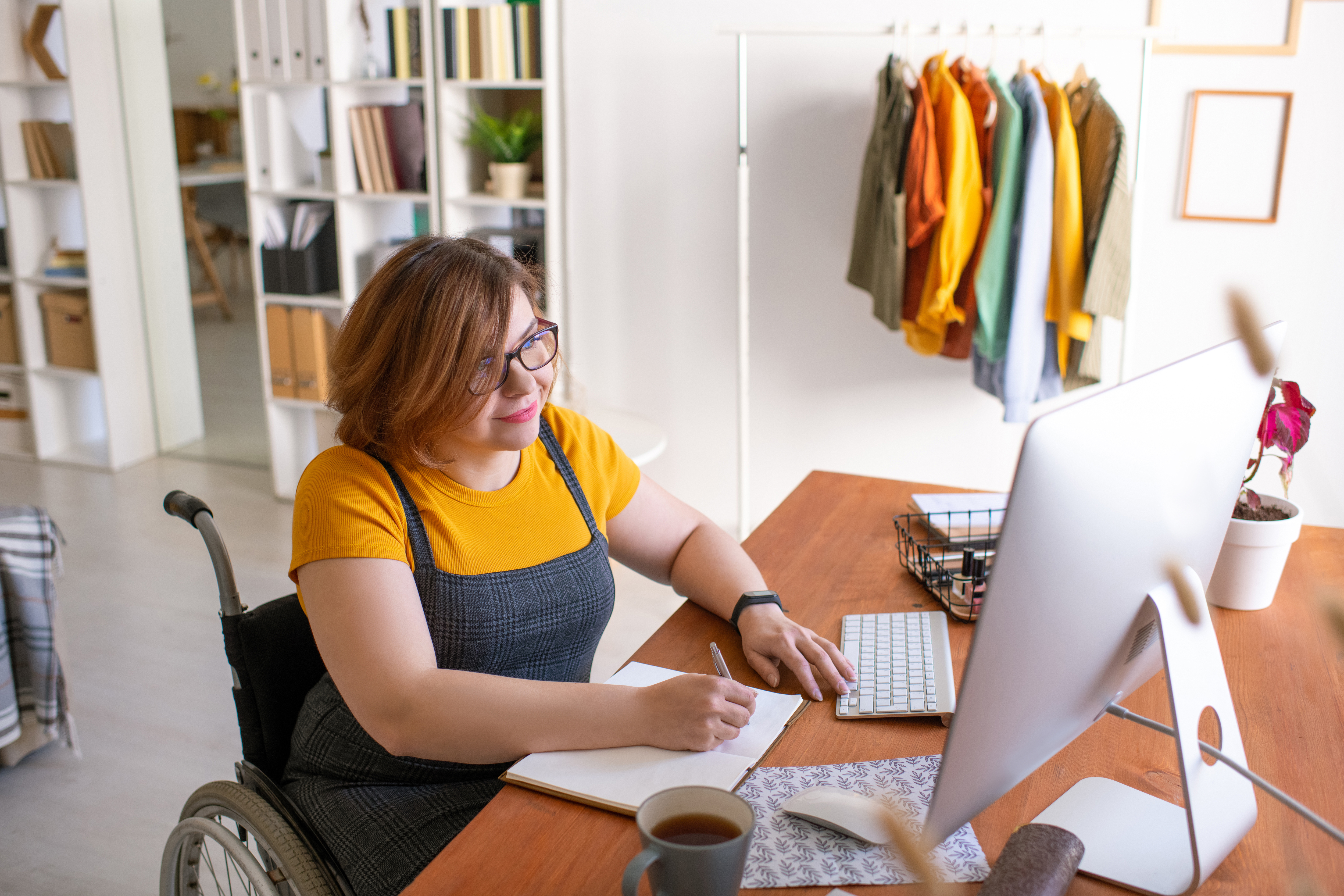 5 Smart Ways Small Business Owners Can Thrive in 2025 (Without Burning Out)
