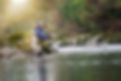 Homem pescando com mosca
