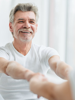 Homme senior actif