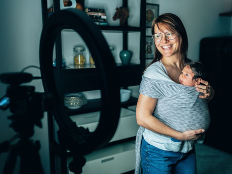 6 Creative Revenue Streams for Mompreneur Side Hustles