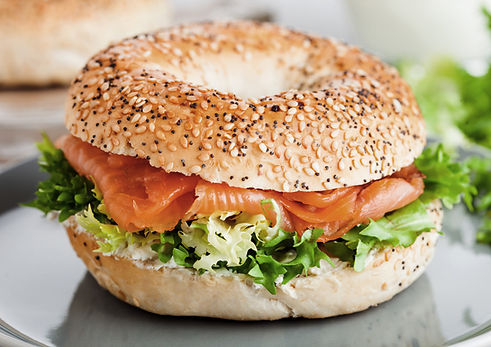 Sándwich de bagel de salmón