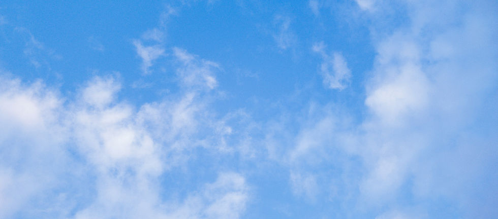 Blå himmel skyer