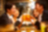 お酒を飲む社会人