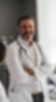 Erkek doktor gülümseyen