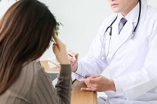 頭痛の患者と医師