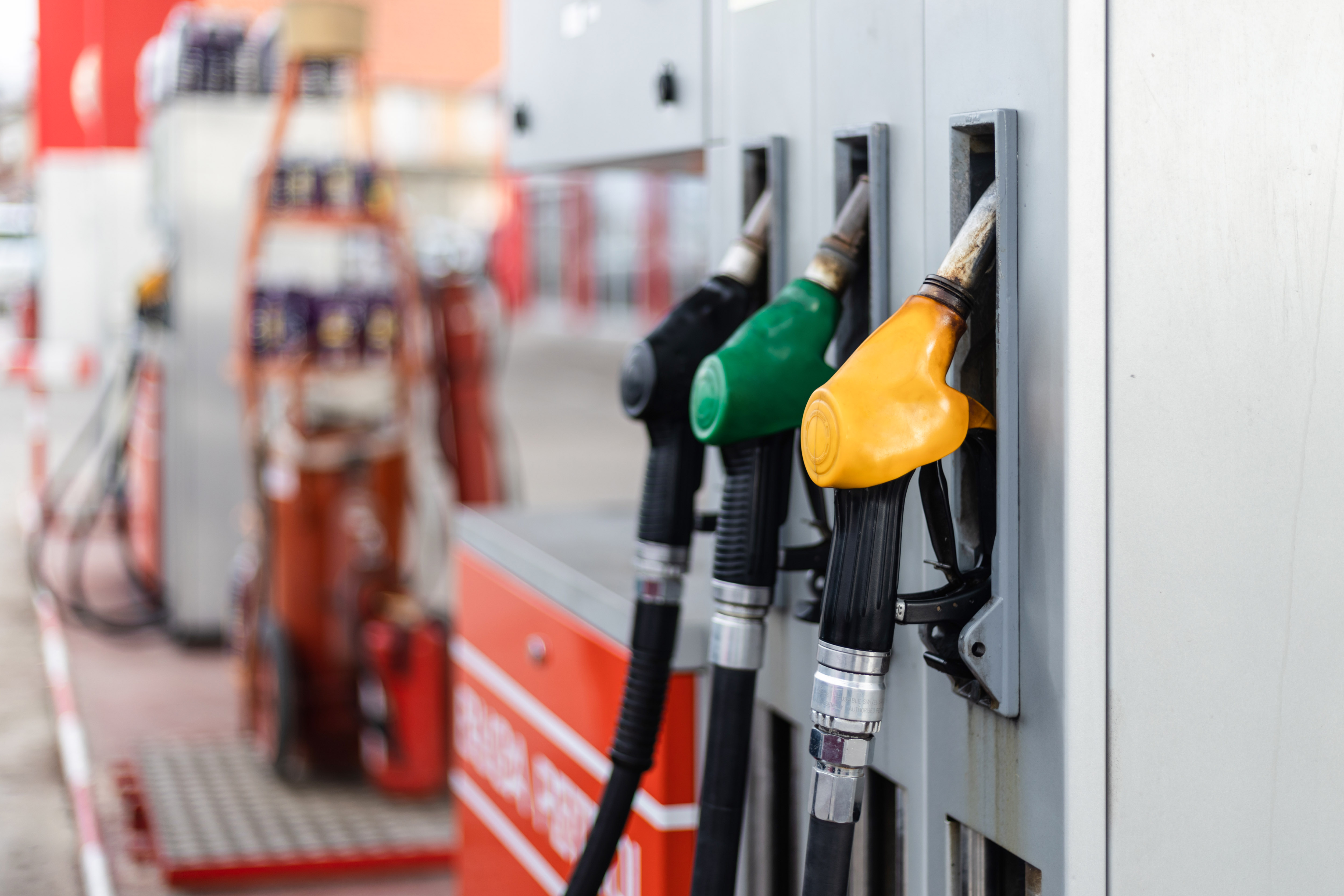 Precios de combustibles estables: Gasolina Magna en 23.59 pesos/litro, diesel en 24.12
