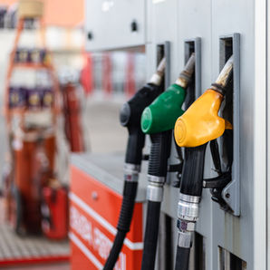 Gobernadora Kelly insta al Congreso a autorizar la venta de combustible E15 durante todo el año