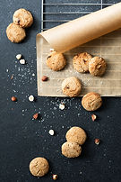 Almond and maple cookies