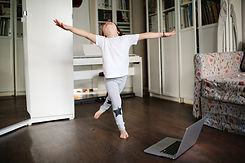 Kid Dancing zu Hause