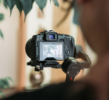 Cámara en un trípode