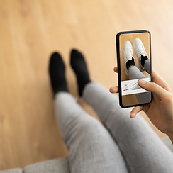 Zapatos de compras digitales