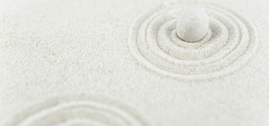 Sable blanc et pierre