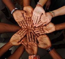 Toutes les mains dans