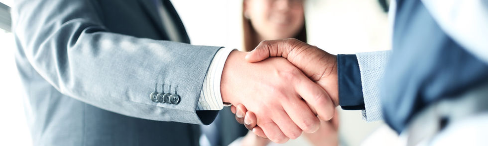 Händedruck im Büro