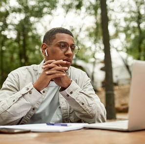 Navigating the Future: Mastering Hybrid Work Models in HR