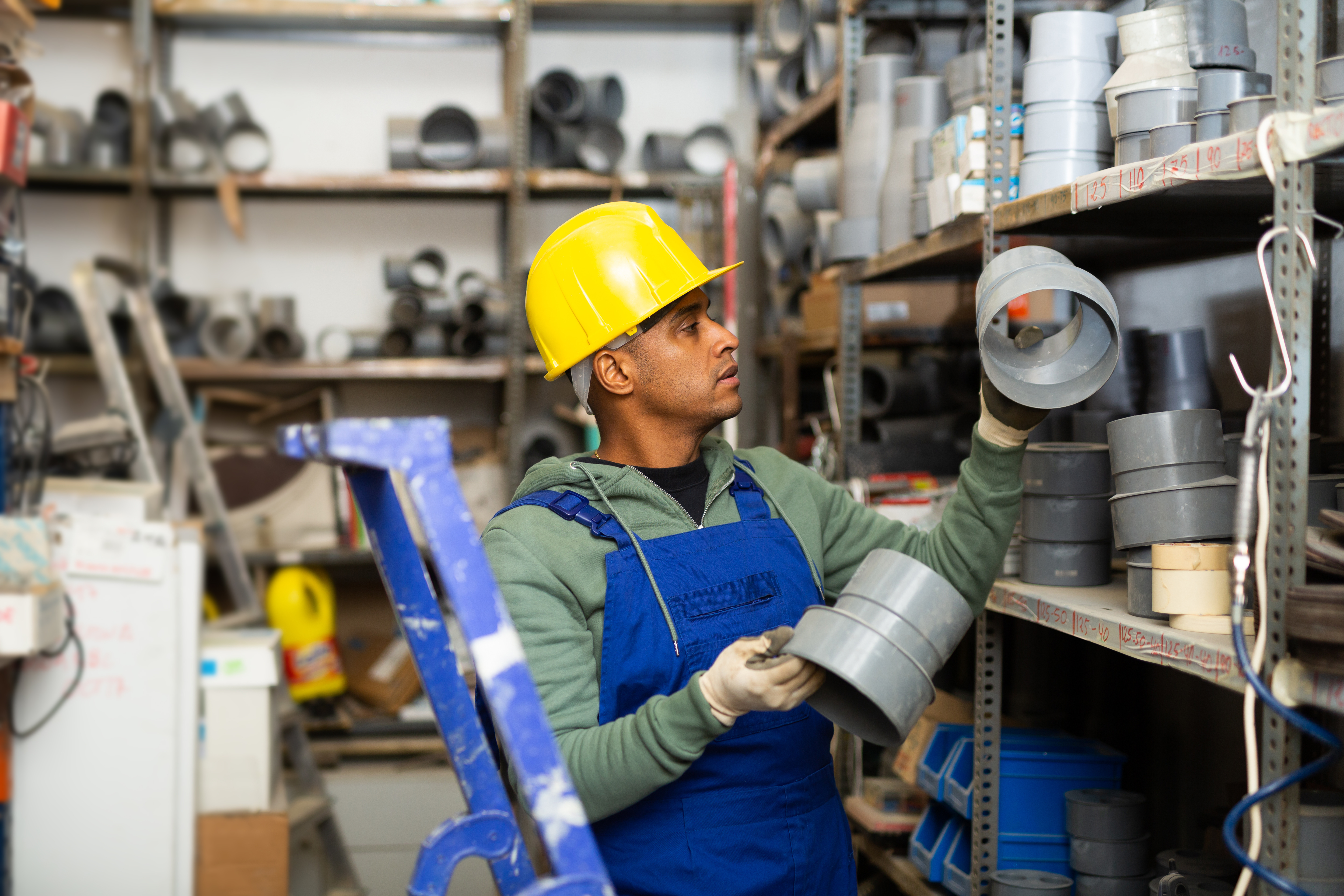 Worker Sorting Pipes