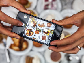 Emotionales Essen – warum viele Menschen abends essen, obwohl sie eigentlich nur erschöpft sind