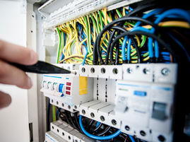 Federal budget snubs local community power hubs