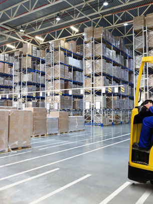 WMS–ERP integration and process design to optimize omnichannel logistics.