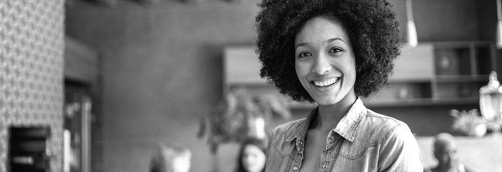 Sorriso da mulher nova