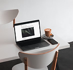 Ordinateur portable et café