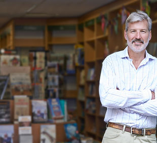 Persona en librería