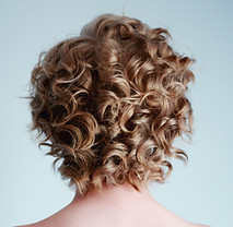 kurzes, lockiges Haar
