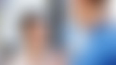 medicinsko osoblje razgovara sa pacijentom