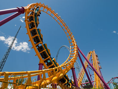 Montagnes russes jaunes