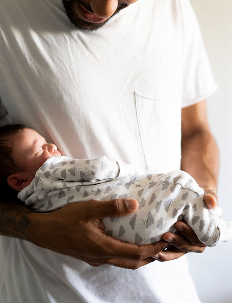 Père avec bébé nouveau-né