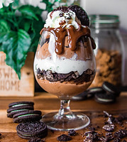 Helado de galleta