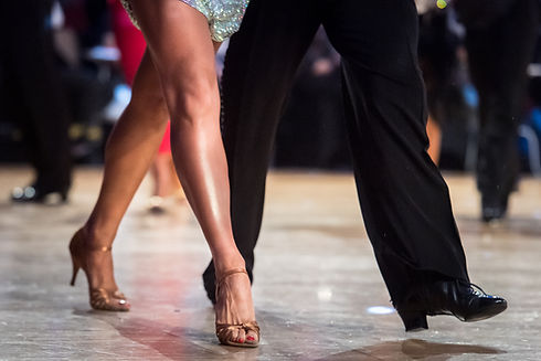 Bailarines elegantes