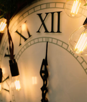 復古時鐘和發光燈