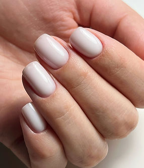 Gros plan sur des ongles manucurés