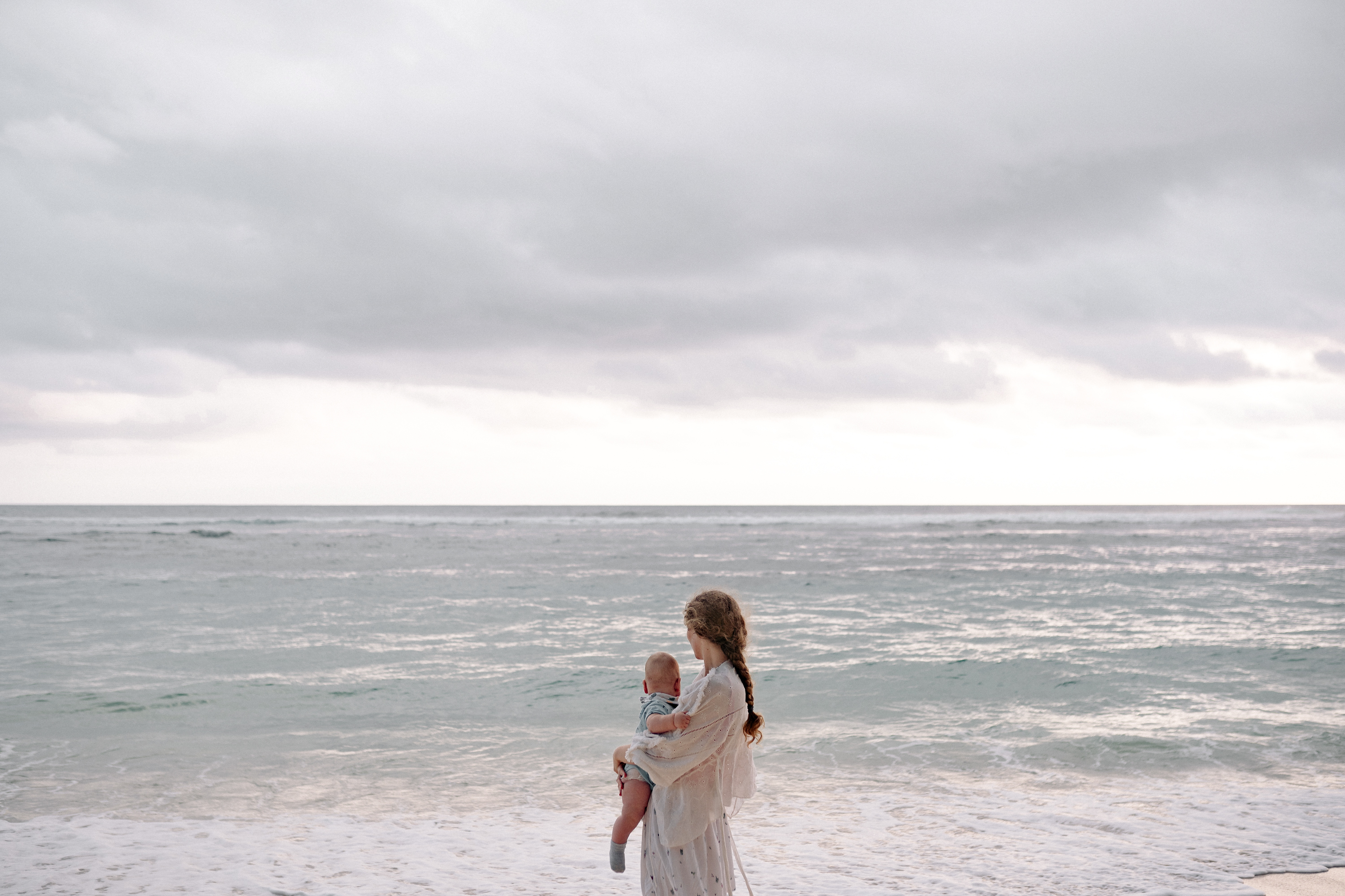 Maman et bébé à la plage