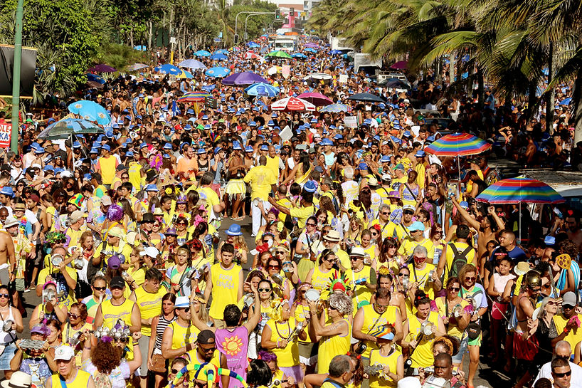 Desfile de rua colorido