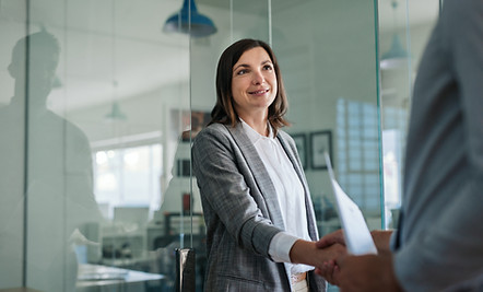 Gespräch zur Erfassung und Besprechung des Teamklimas im beruflichen Kontext.