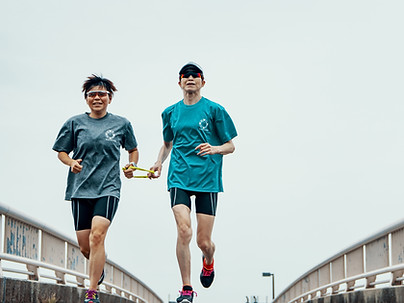 Running Pair using a guide rope held in their hands to stay connected