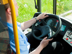 Passagem de ônibus não poderá ser paga em dinheiro no DF. Como municípios brasileiros estão nisso?