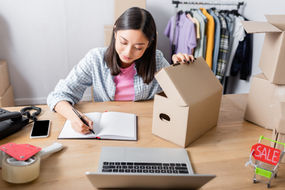 Ultimate Guide to Starting an E-Commerce Business in Dubai: A Step-by-Step Approach