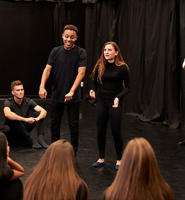 Répétition de cours de théâtre