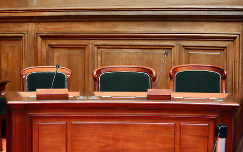 Sedie in tribunale