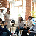 Reunión de personal en una empresa