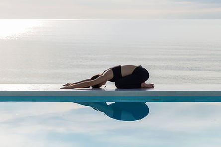 Étirement de la réflexion de la piscine