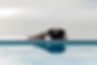 Étirement de la réflexion de la piscine