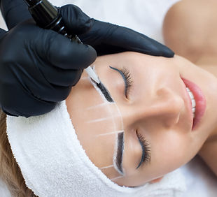 Traitement de microblading des sourcils