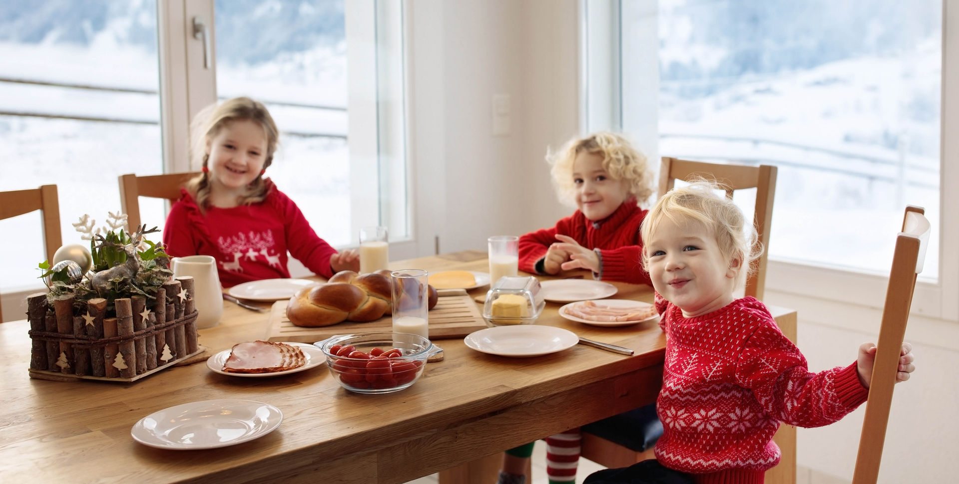 children eating at table