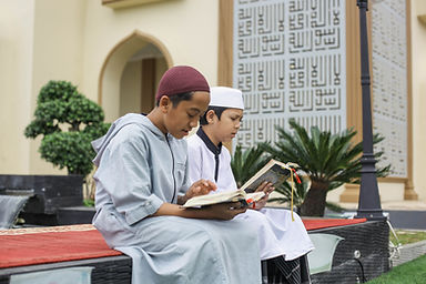 Students Memorize the Quran