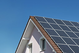Panneaux solaires sur le toit